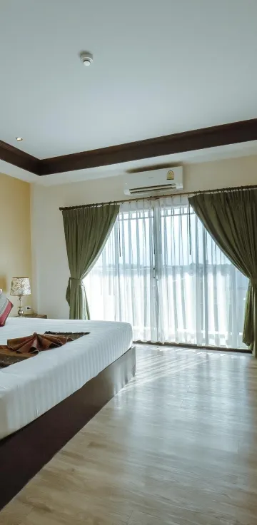 ห้องดีลักซ์ เตียงใหญ่ 1 เตียง