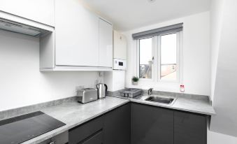 Skyvillion -Vineyard Court- Enfield 1Bed W/Balcony