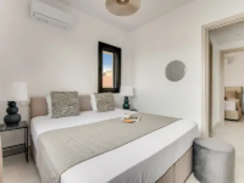 Sanders Only - Lovely 1-Bdr Apt with Two Balconies Hotels in Agios Athanasios