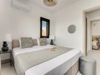 Sanders Only - Lovely 1-Bdr Apt with Two Balconies