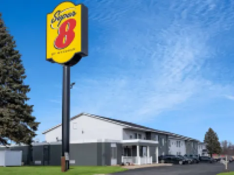 Super 8 by Wyndham Owatonna Hotel di Owatonna