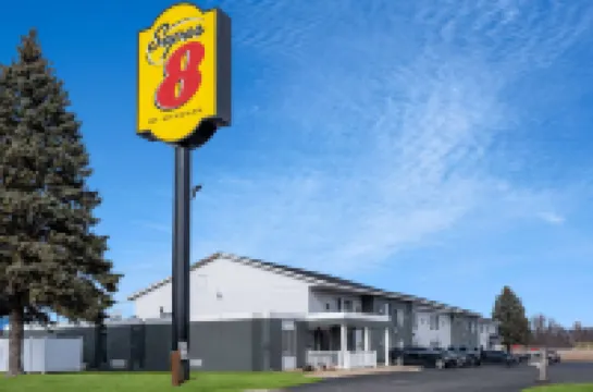 Super 8 by Wyndham Owatonna オワトナのホテル