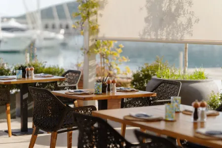 The Chedi Lustica Bay, Montenegro Отели рядом с достопримечательностью «Verona House»