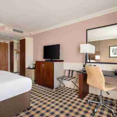 DoubleTree by Hilton Newcastle International Airport Rooms