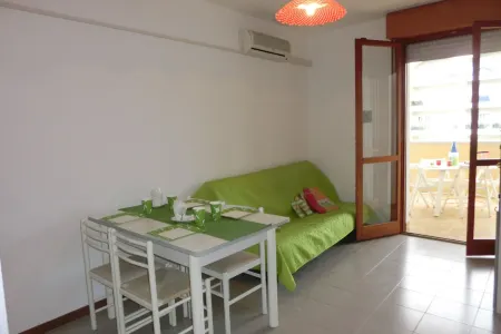 Modern 1 Bedroom Apartment with Balcony - Beahost