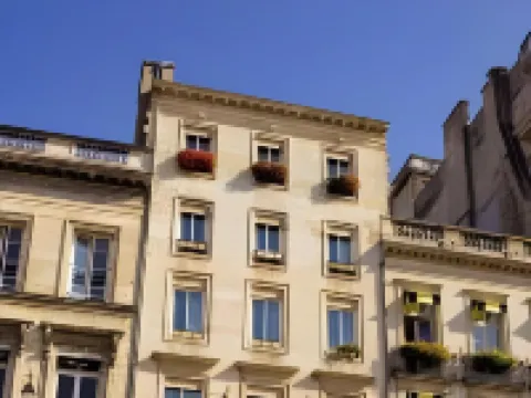 Hotel des 4 Soeurs Hotels near Esplande des Quinconces