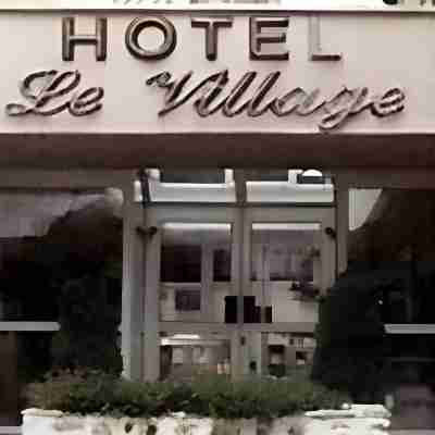 Hôtel le Village Hotel Exterior