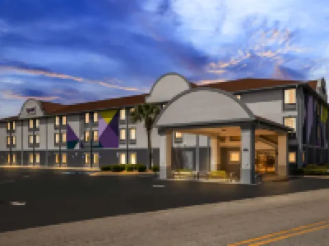 スパーク バイ ヒルトン ティフトン ティフトンのホテル