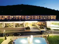 Limneon Resort & Spa Hotel dekat Panagia Mavriotissa Monastery