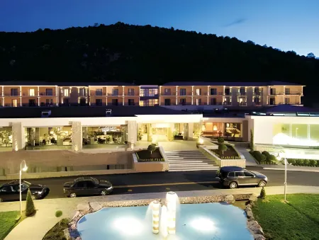 Limneon Resort & Spa