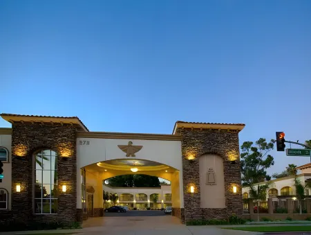 Thunderbird Lodge Отели рядом с достопримечательностью «Riverside Art Museum»