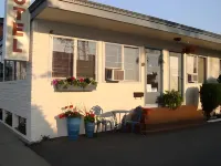 Town & Beach Motel فنادق في Falmouth