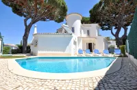 Residential Cul-De-Sac Walking Distance to Centre, Private Pool, Free AC & Wifi