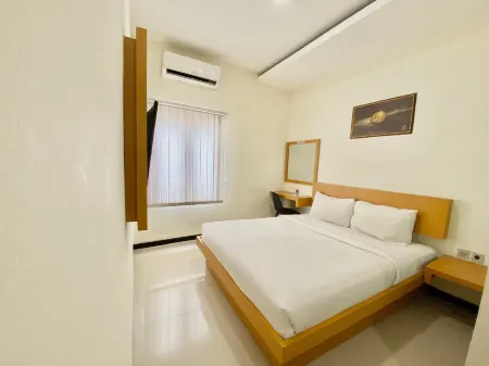 Griya Amanah Jajar Отели рядом с достопримечательностью «Dalem Kalitan»