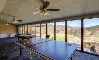 LaFollette Home Community Pool and Mountain Views!