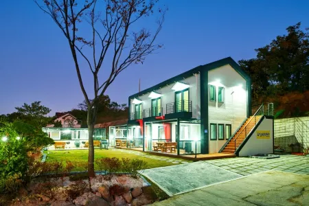 Yeoncheon Jwasangbawi Pension Отели в г. Йончхон