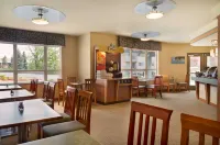 Super 8 by Wyndham Trois-Rivieres Hotels in Yamachiche