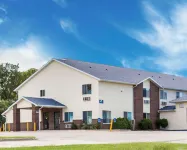 Rodeway Inn Hotel dekat Islamic Center of Cedar Rapids