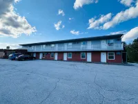 Pamola Motor Lodge Hotels near Millinocket Municipal Airport