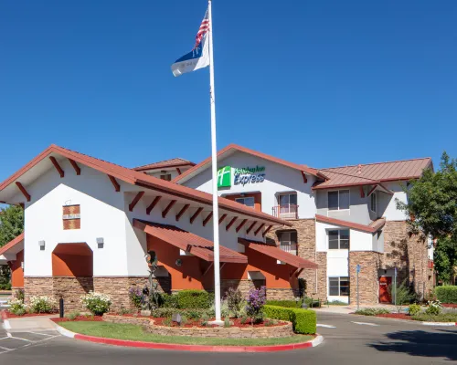 Holiday Inn Express & Suites TURLOCK-HWY 99 by IHG Hotels in Turlock