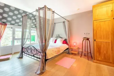 Maison de vacances de groupe dans les Ardennes avec accès en fauteuil roulant Hôtels à : 