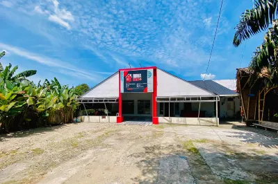 RedDoorz Syariah near RSU Sylvani Binjai Hotel dekat Taman Merdeka Binjai
