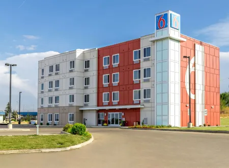 Motel 6 Swift Current, SK Отели в г. Свифт Каррент