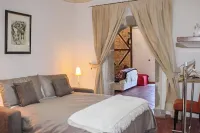 Antica Cantina Emilia Hotels near Monumento della Sirenetta