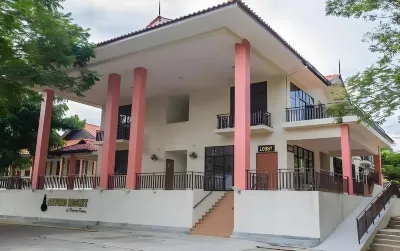 Sayong Resort Hotels near Lata Perahu Water Park
