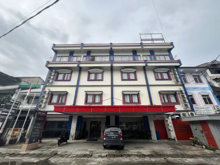 GOLDEN STYLE HOTEL Отели рядом с достопримечательностью «JAYAPURA CITY VIEW»