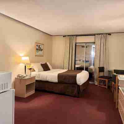 Divya Sutra Plaza and Conference Centre, Vernon, BC Rooms