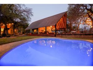 Tomo Safari Lodge