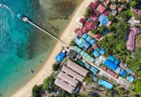 อามาน ทิโอมาน บีชรีสอร์ท - ที่มีบาร์