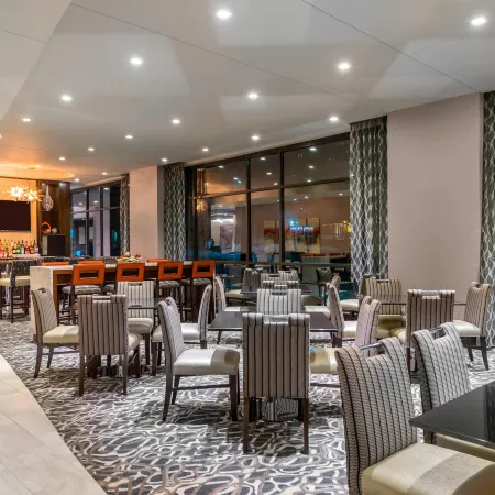 Fairfield Inn & Suites Boston Cambridge Отели рядом с достопримечательностью «Музей Конституции USS»