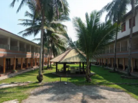 Wira Carita Hotel Hotels near Penginapan Carita