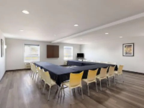 Super 8 by Wyndham St-Jerome Hotels in Saint-Jerome