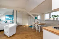 Bright Apartment 4 Pax Within Walking Distance Beach, Supermarket, Restaurants