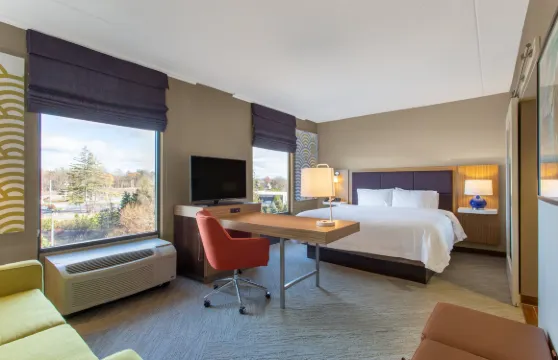 奧爾巴尼機場歡朋套房酒店