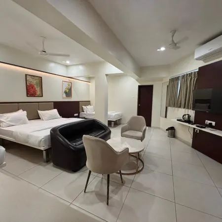 Hotel Palms Residency