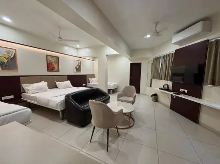 Hotel Palms Residency