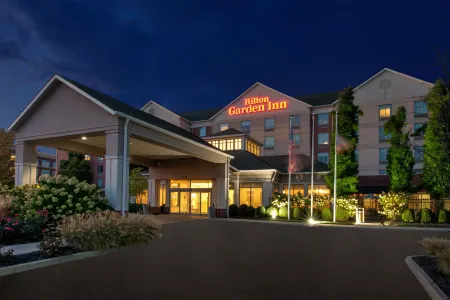 Hilton Garden Inn Dayton/Beavercreek Отели рядом с достопримечательностью «Berns Garden Center»
