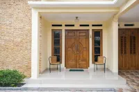 RedDoorz near Grand Kota Bintang