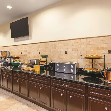 La Quinta Inn & Suites by Wyndham Houston New Caney