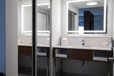 Hampton Inn & Suites Los Angeles/Sherman Oaks