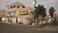 Mamalla Inn, Mahabalipuram, Tamil Nadu - parking