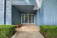 Welcome to the Capital! 2 Bed 2 Bathroom, Loft-style townhome in West Sacramento