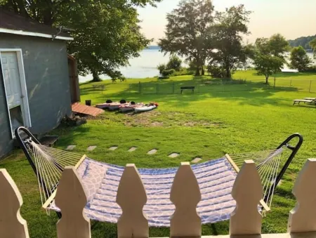 "Lost Crab", beautiful 3BR, big yard, private dock