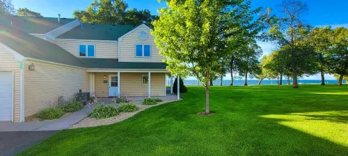 Peaceful End-Unit With Panoramic Lake Views! Perfect For All Seasons!