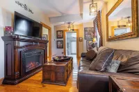 Amazing! 2 Bed Townhouse in the HEART of Dbq!