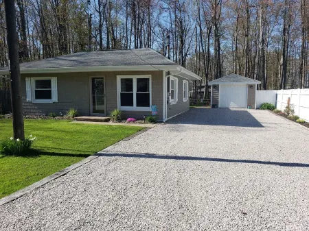 Keys cottage -walk to the strip,Private lot, 2bdr 3rd guestroom detached.Spire